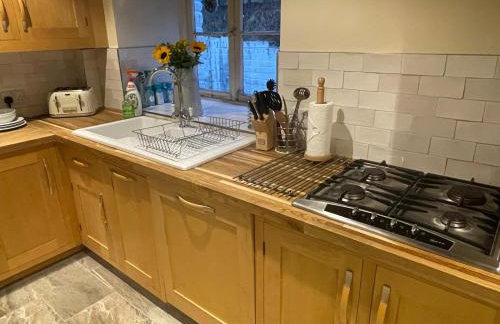 Large Historic Farmhouse in Rhondda Valley Perfect for Groups with Hot Tub - Foto 6