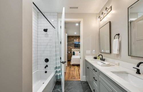 Downtown Condo with Two Ensuite Kings - Foto 16
