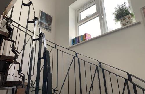 Slough - Sleeps 3 - Petfriendly - Riverside - Bay - Photo 9