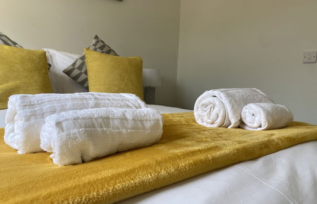 Gladstone Apartments by Bluebell Rooms - Photo 24