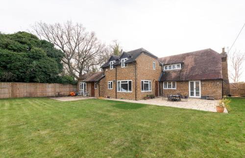 Luxurious Country House with Cinema Games Room - Pass the Keys - Photo 53