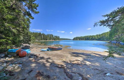 Cozy Cottage on Cat Cove with Wraparound Deck! - Foto 2