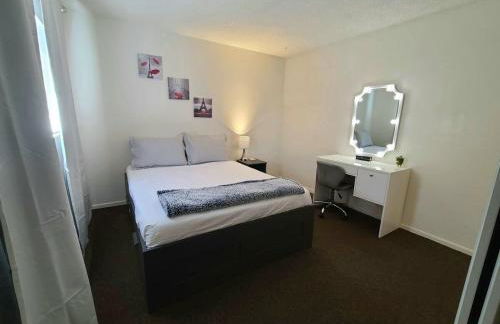 2 bed 2 bath downtown vegas near the strip - Foto 37