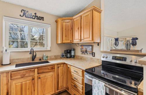 Pet Friendly 2 King Beds AF Academy Sleeps 12 - Foto 12