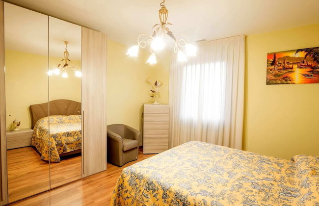 Lakeside Mansion With Pool - Foto 10