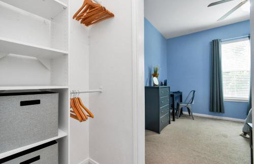 Summer Bliss 3BR Home, Walk to Beach Master Suite Sleeps 9 - Foto 32