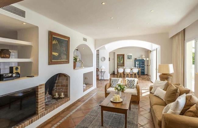 Lavish Villa With Saltwater Pool - Foto 13