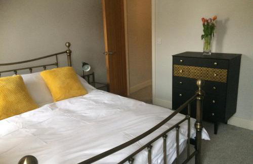 40 Newgate Barnard Castle -Central Location - Court Yard - Dog Friendly - Sleeps 7 - Wood Burner - Complimentary Logs & Wine - Smart TV - Foto 17