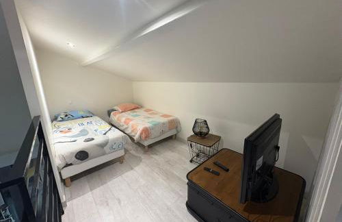 L'Escapade - PARIS 20 min - DISNEY 25 min - GARE 3 min à pied - PARKING - Confortable & Moderne - Free WIFI - Foto 10