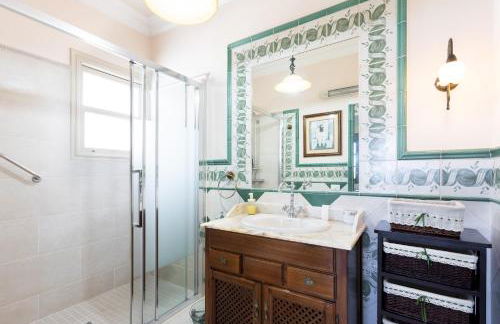 Home2Book Villa with Private Pool BBQ Sea Views - Foto 37