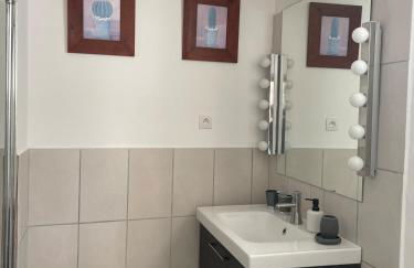 Chez moon Joli appartement rénové proche centre et parking privé - Foto 33