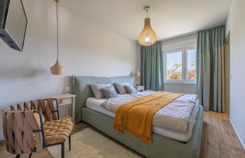 Stunning Home In Hum With Sauna - Photo 26