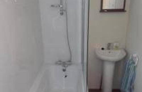 Modern 3 bedroom lodge at Avonvale Holiday Lodges - Photo 16