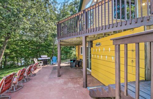 Big Lake Getaway with Private Beach and Fire Pit! - Foto 32