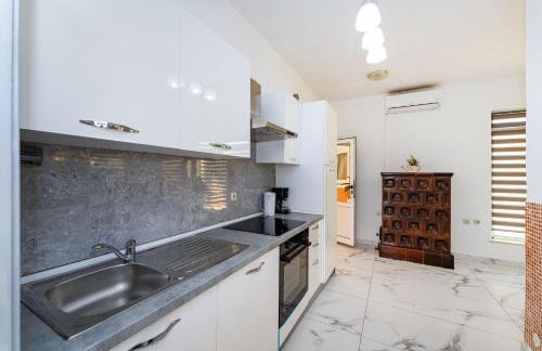 MY DALMATIA - Holiday home Nadalina with private pool and jacuzzi - Photo 10