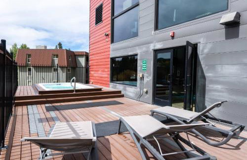 Ski Town Hideaway | Fireplace + Walk to Downtown - Foto 9