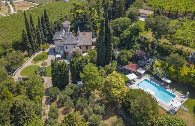 Alberta's Liberty House With Pool - Photo 1