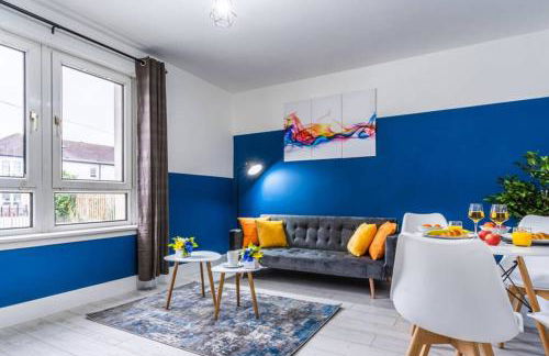 Cheerful 2 Bedroom Homely Apartment, Sleeps 4 Guest Comfy, 1x Double Bed, 2x Single Beds, Free Parking, Free WiFi, Suitable For Business, Leisure Guest, Contractors, QE Hospital, Glasgow, Near Airport & City Centre, Perfect For Common Wealth Games 2026 - Foto 6