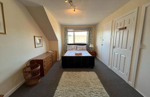 Spacious 2-Level Home by the Beach & Transport - Foto 15