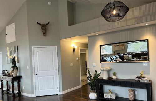 Sedona Uptown Gem!Large yard w grass and shade trees! Views!! NEW! BARREL SAUNA!!! Close to trails, walk to Uptown Sedona, restaurants and shopping - Foto 59