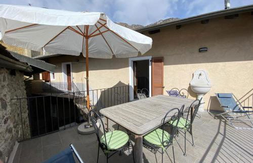 Independent Stone House with Lake View - Photo 5