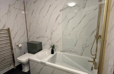 Modern 2 Bedroom Ground Floor Apartment near city centre - Photo 32