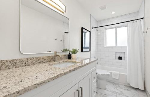 Renovated 1BR Upper Flat Modern King Suite - Foto 7