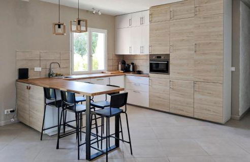 Beautiful Home In Besse Sur Issole With Wifi - Photo 5