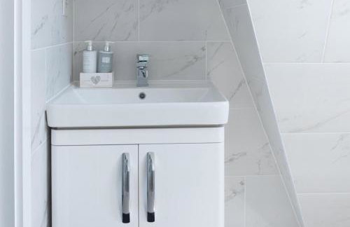 Newly Refurbished 2 bed with Fantastic View - Foto 23