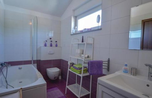 Gorgeous Home In Kanfanar With Wifi - Photo 58