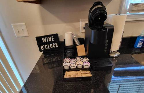 Large 3 bedroom Downtown Parking - Photo 20