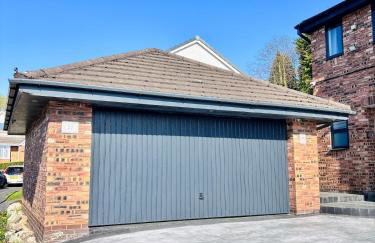 Luxury 5BR Stay With City Access - Photo 53