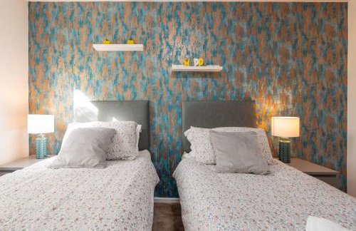 Cheerful 4-bedroom house with multiple car parking - Foto 25