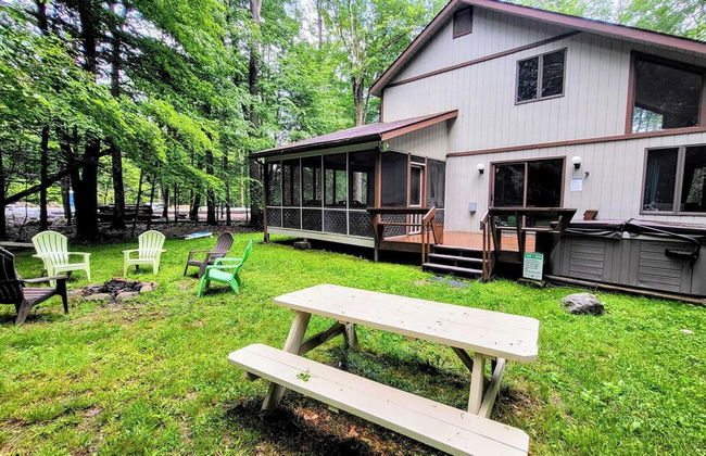 Mountain Memories by Avantstay Hot Tub Enclosed Deck, Large Yard w/ Fire Pit - Foto 40