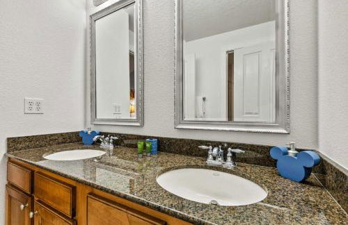 New Poolside Reunion Retreat Near Orlando Attractions - Foto 24