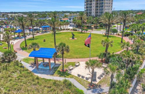 Renovated condo with ocean views, pool, & beach access - Foto 22