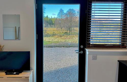 Eco-Friendly Highland Suite with Mountain Views - Photo 13