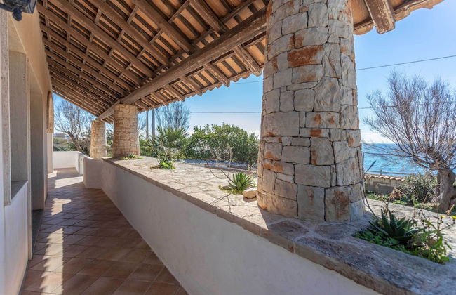 Emma's Villa facing the sea with swimming pool - Foto 1