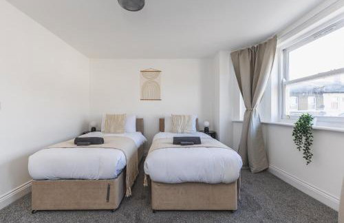 Arte Stays Serviced Houses Stratford - 3 Bedrooms 2 Bathrooms Houses London, Stratford, Maryland, Free Parking, Garden, Weekly or Monthly Stays - up to 8 guests - Foto 11