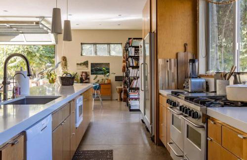 Mid Century Modern Family Home On 25 Acres! - Foto 9