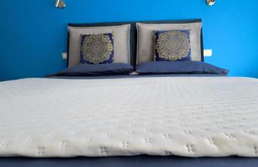 Top floor design apt, 3bd, 2bt! - Photo 14