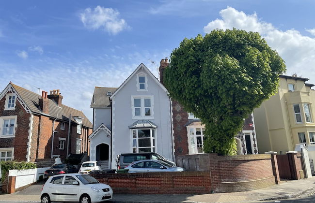 Between the beach and the shops - Foto 14