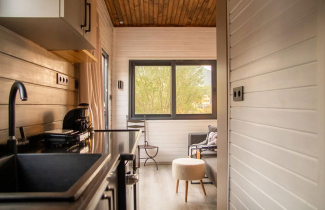 Tiny House Framed by Nature Near Sea in Karaburun - Foto 1