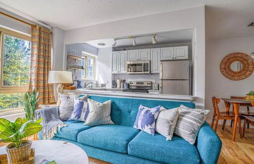 Tranquil 2BR downtown condo, Parking, King bed - Foto 10