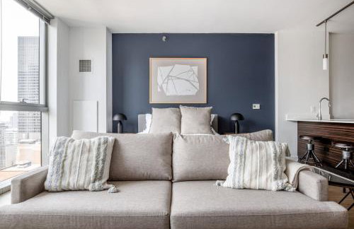 Loop Studio w theater pool nr Millennium Park CHI-958 - Photo 3