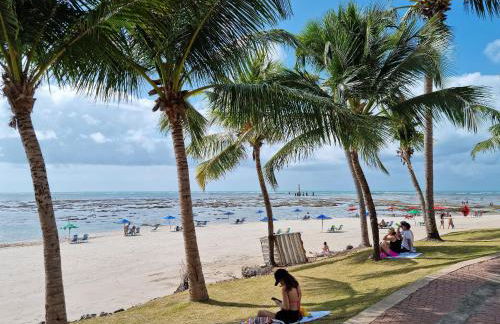Apê na orla com vista pro mar e limpeza diária - Foto 16