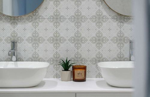 Przestronny Apartament z 2 Sypialniami by Noclegi Renters - Foto 18