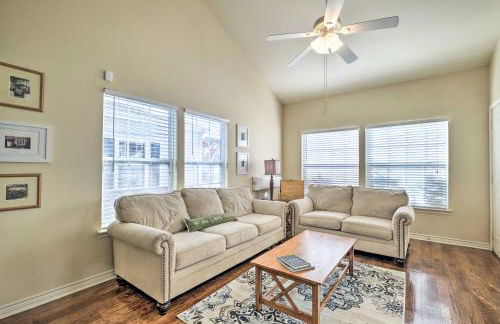 Walk to Lake Family Gem with Pool Access in Afton - Foto 4