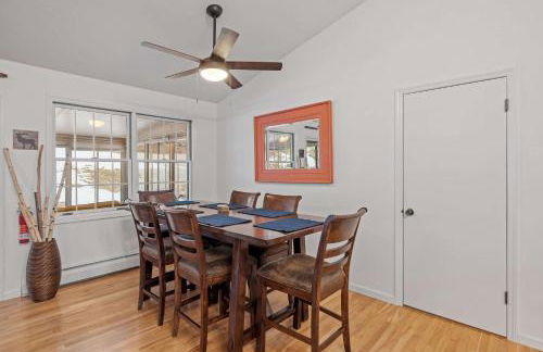 Tranquil 3BR Retreat Game Room Deck Beach Pass - Foto 11