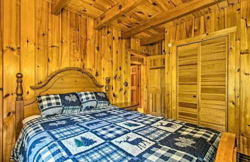 Fire Pit and Hot Tub Poconos Family Cabin! - Foto 16